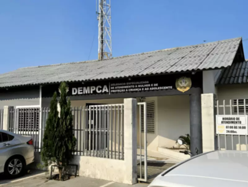 Aluna de 41 anos é presa após ameaçar esfaquear merendeira em escola no Acre