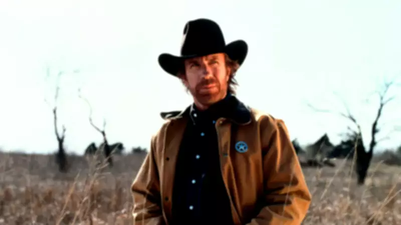 Amigos de Chuck Norris questionam se rotina intensa de exercícios influenciou sua morte aos 86 anos