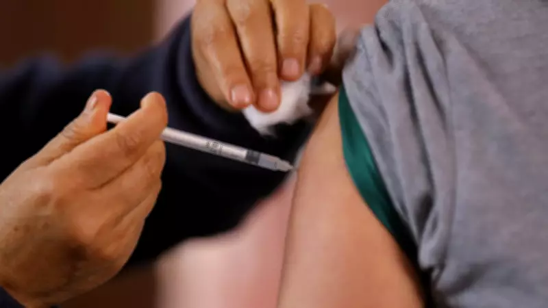 Anvisa amplia uso da vacina Arexvy para adultos a partir de 18 anos contra bronquiolite