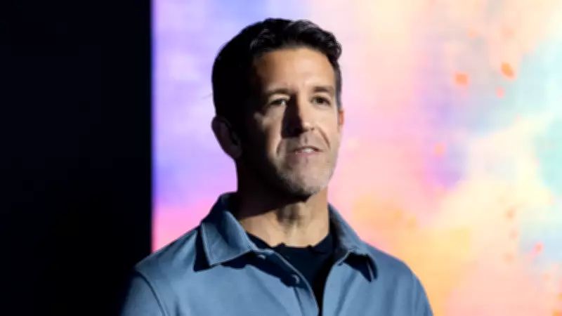 Apple anuncia John Ternus como novo CEO, sucedendo Tim Cook a partir de setembro