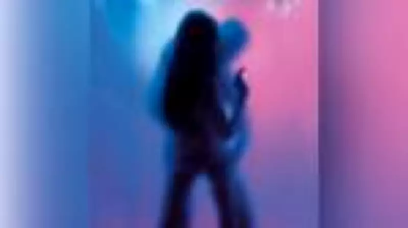 Apps de relacionamento geram crise de intimidade ao fragilizar conexões humanas