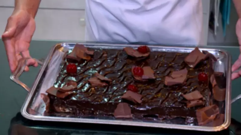 Aprenda a fazer brownie crocante com calda: receita do Clube Rural