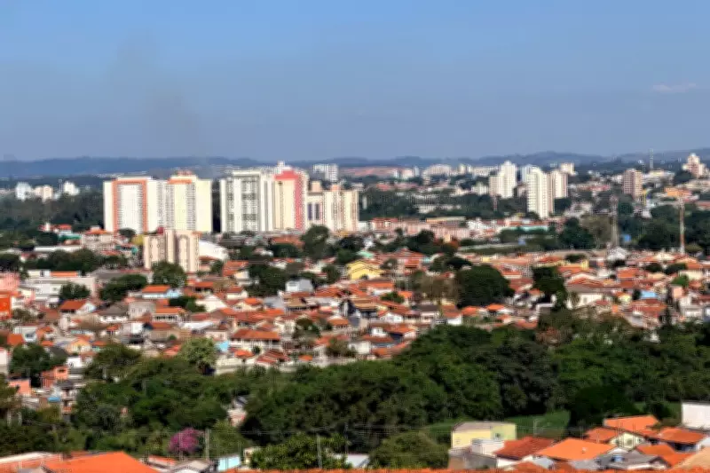 Após 18 anos, 56 famílias da Vila Leila recebem escrituras de imóveis em São José