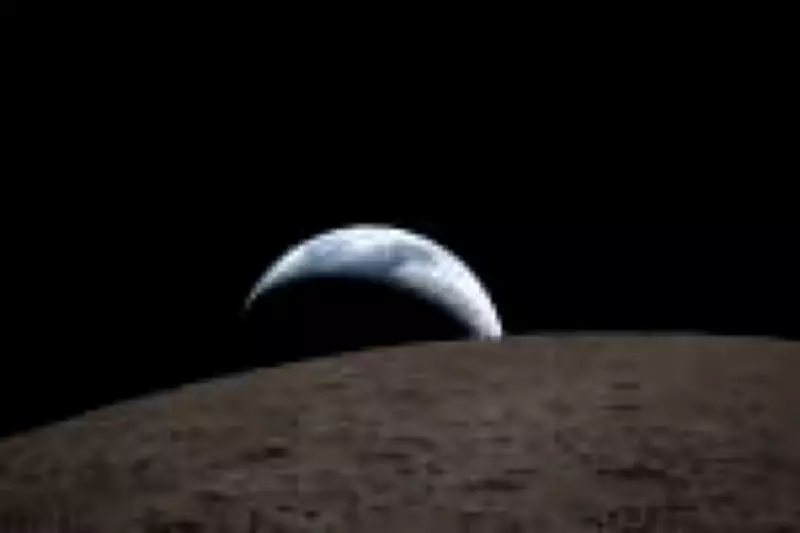 Artemis II: Nasa revela imagens históricas da Terra e da Lua após sobrevoo recorde