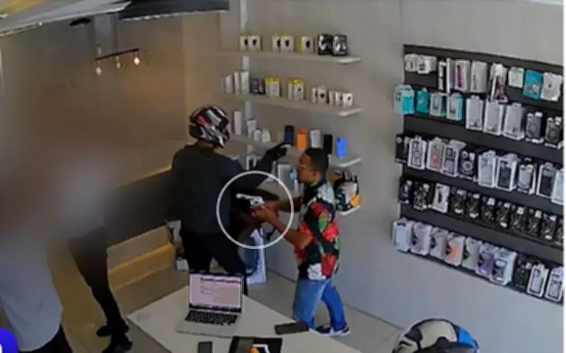 Assalto a loja de celulares em Araruama: criminosos agem com ameaças e levam aparelhos