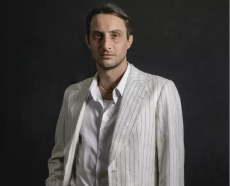 Ator de Búzios equilibra cinema e teatro, mantendo viva tradição cultural na Região dos Lagos