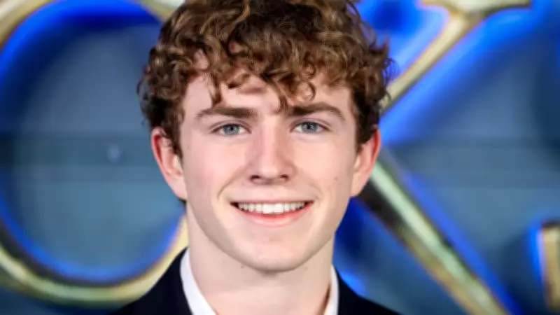 Ator de Percy Jackson desiste de baile após fãs enviarem ameaças de morte a garotas