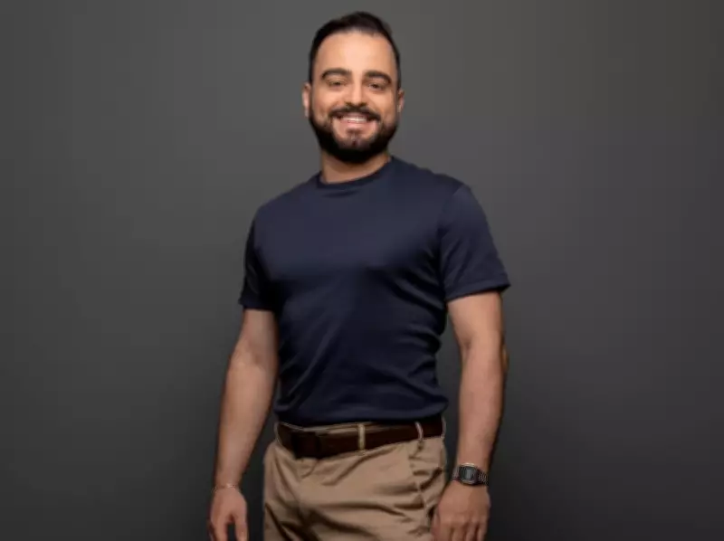 Ator de Teresópolis brilha em musicais e estreia monólogo solo na carreira