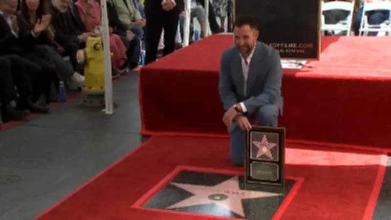 Ator Noah Wyle ganha estrela na Calçada da Fama em Hollywood