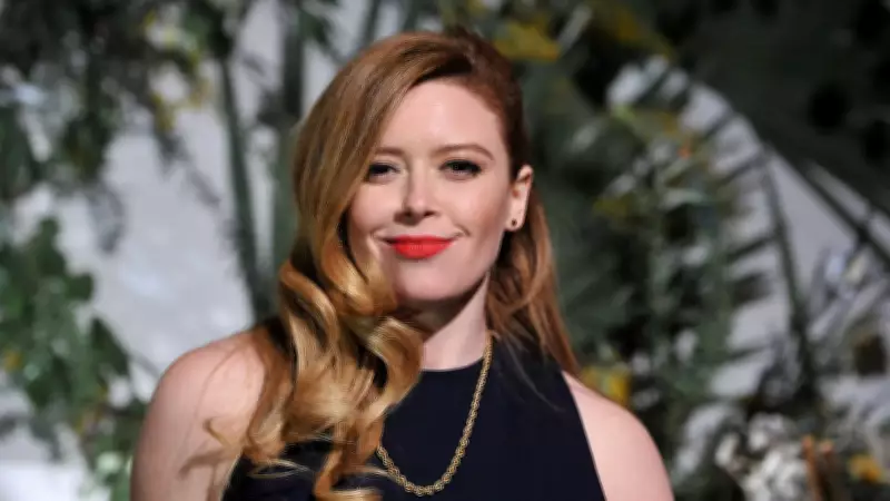 Atriz Natasha Lyonne é retirada de voo após não atender comissários em Los Angeles