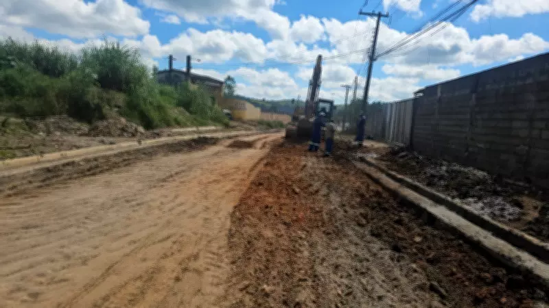 Avenida 9 de Julho em Biritiba-Mirim Interditada por Obras de Pavimentação