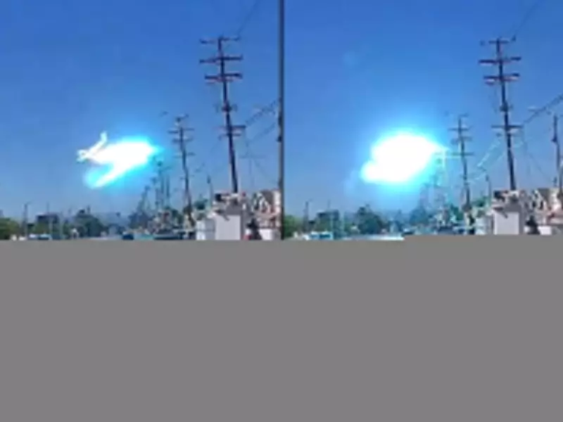 Avião de pequeno porte bate em poste e cai em estacionamento de Los Angeles