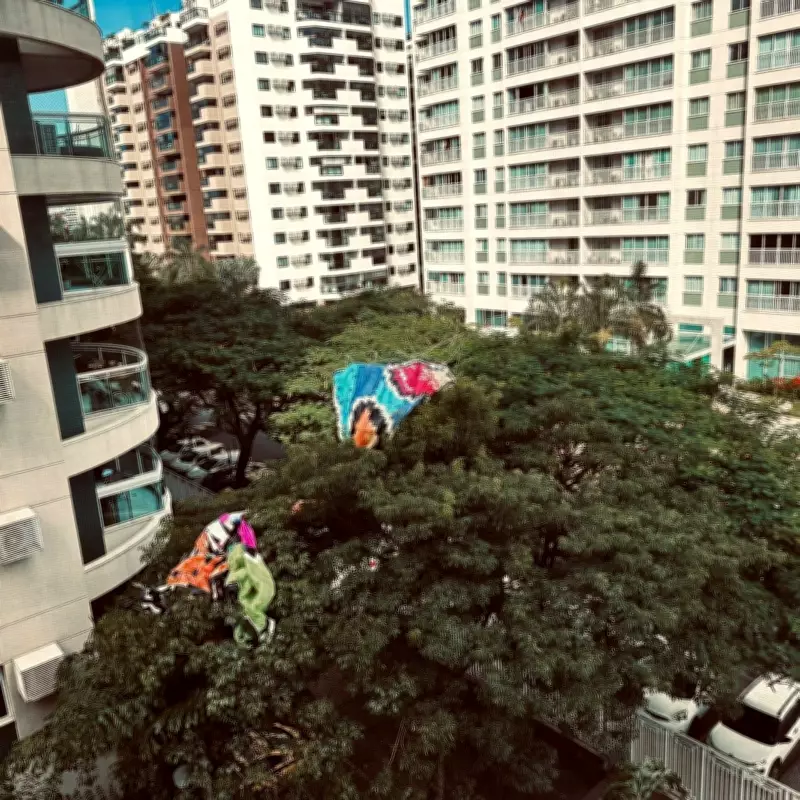Balão cai em condomínio na Barra Olímpica do Rio e causa tumulto entre baloeiros