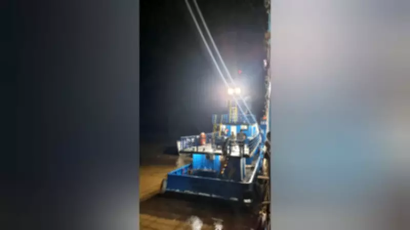 Balsa de empurrador parte ao meio e afunda no Rio Amazonas, no Pará