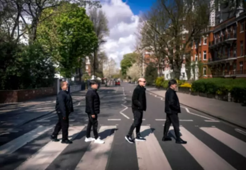 Banda Grafith recria foto icônica dos Beatles em Abbey Road durante viagem pela Inglaterra