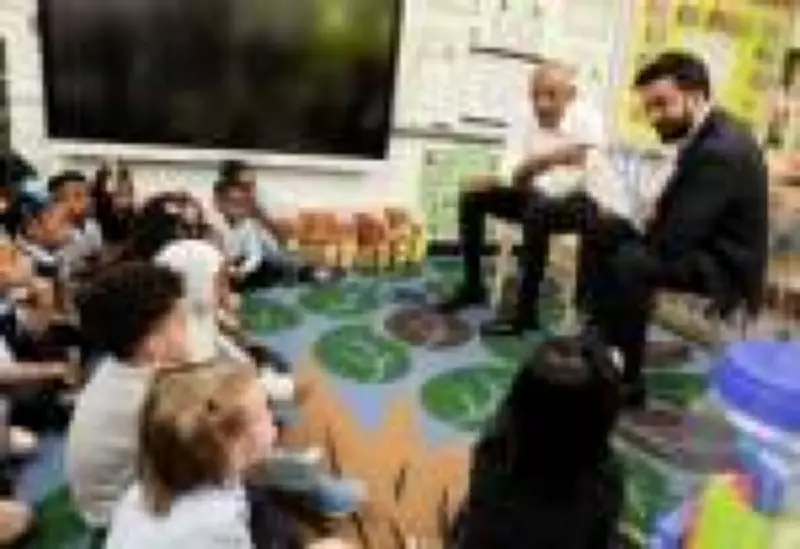 Barack Obama surpreende com visita descontraída a creche em Nova York