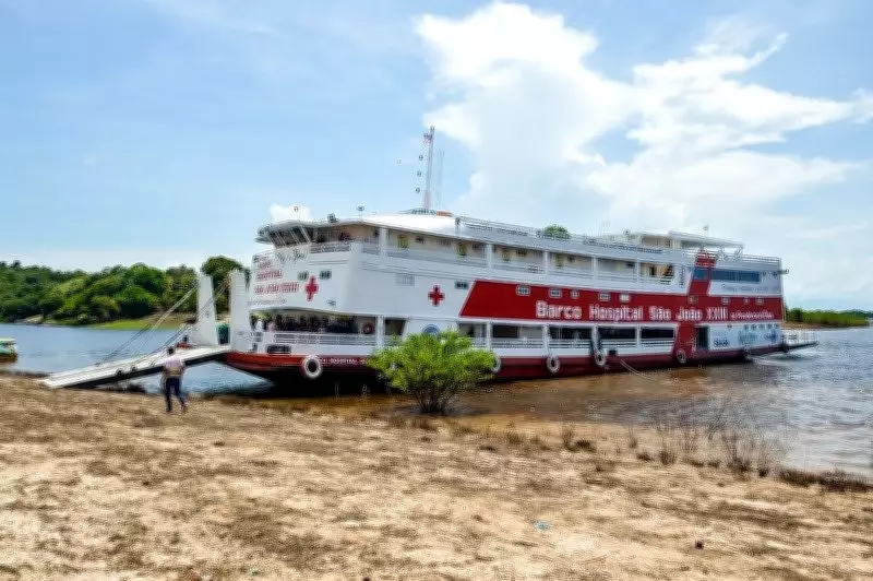 Barco Hospital São João XXIII leva saúde a ribeirinhos em Tefé, no Amazonas