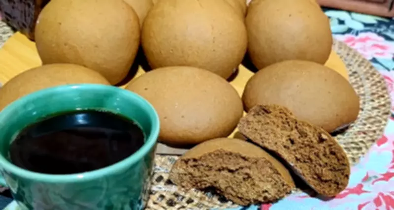 Bolacha preta caseira: receita simples com rapadura para o café