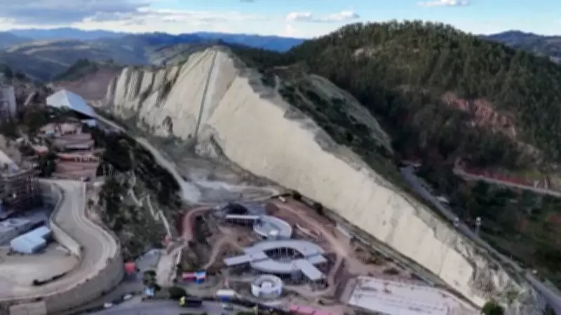 Bolívia inicia corrida para proteger penhasco com milhares de pegadas de dinossauros