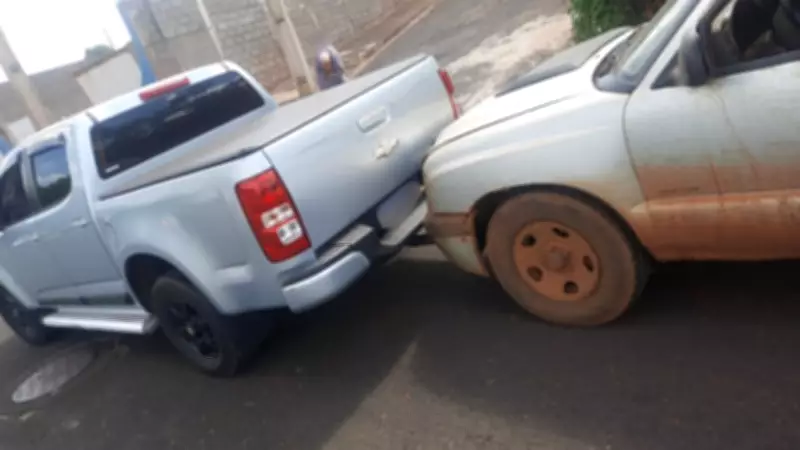 Briga no trânsito em Uberaba termina com homem baleado por policial militar