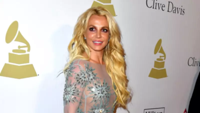 Britney Spears se interna voluntariamente em clínica após prisão por dirigir embriagada