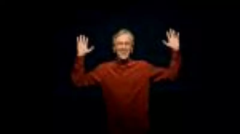 Caetano Veloso agradece senador após ser inocentado de acusação de ter pegado em armas