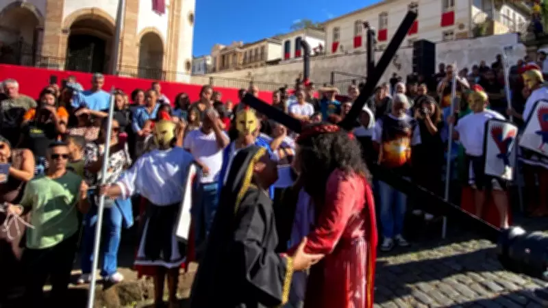 Caminhada Penitencial enche ruas históricas de Ouro Preto na Sexta-feira Santa