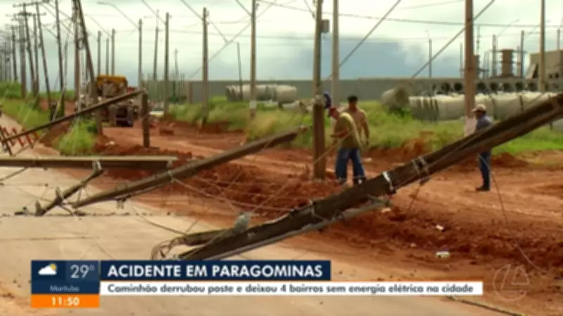Caminhão derruba poste e deixa quatro bairros sem energia em Paragominas, Pará