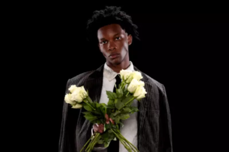 Cantor D4vd é acusado de assassinato de adolescente encontrada morta em seu Tesla