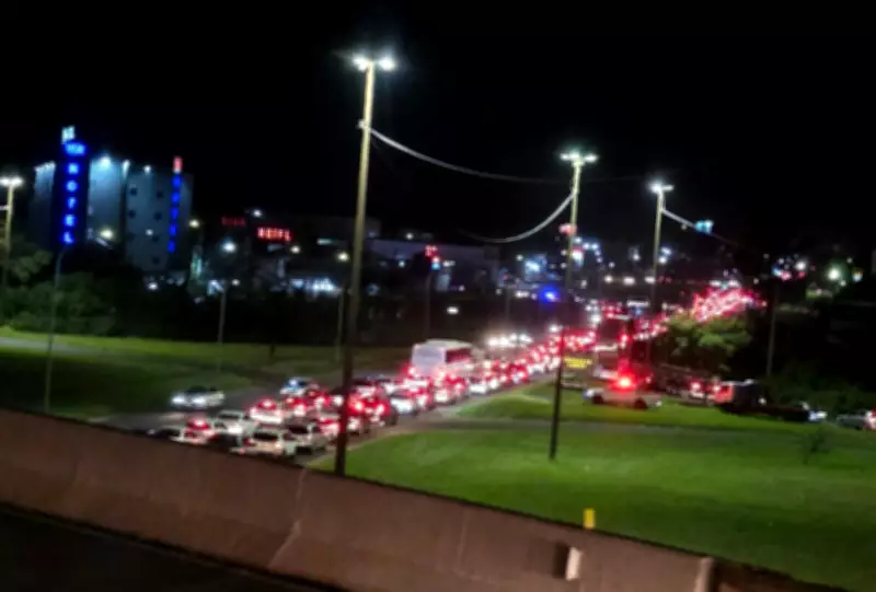 Caos no trânsito marca show do Guns N' Roses em Campo Grande com atrasos e fãs a pé