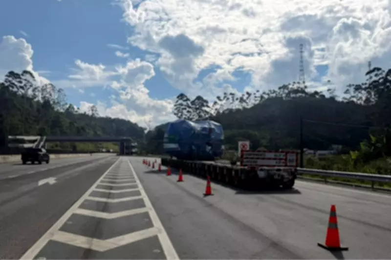 Carga de 366 toneladas fica parada na Tamoios após suspensão de transporte