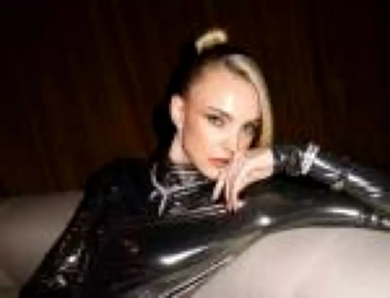 Carol Trentini abre o Rio Fashion Week como estrela do desfile da Osklen