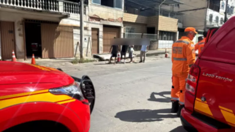 Carreta é arrastada por trem e causa destruição em Carandaí, MG