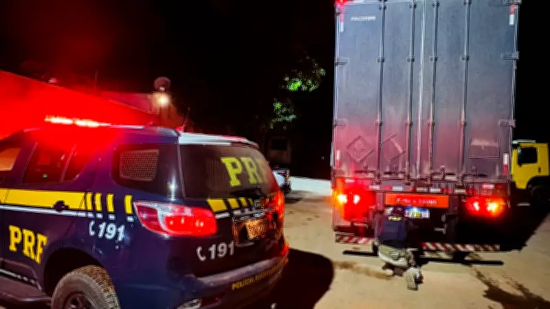 Carreta-baú com placa clonada é apreendida pela PRF na BR-251 em Salinas