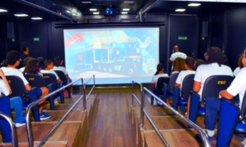 Carreta de cinema rodoviário da PRF percorre 9 cidades da Bahia com sessões gratuitas em maio