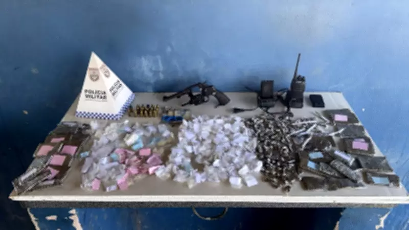 Casal é preso por tráfico após tentativa de fuga em condomínio de Maricá