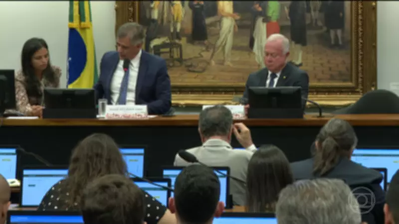 CCJ da Câmara aprova PEC que extingue escala 6x1 e reduz jornada para 36 horas semanais