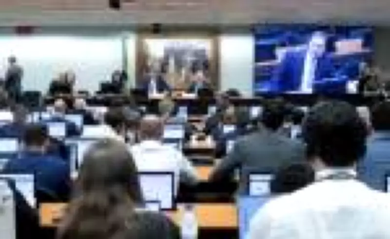 CCJ da Câmara aprova tramitação de proposta que extingue jornada 6×1 no Brasil