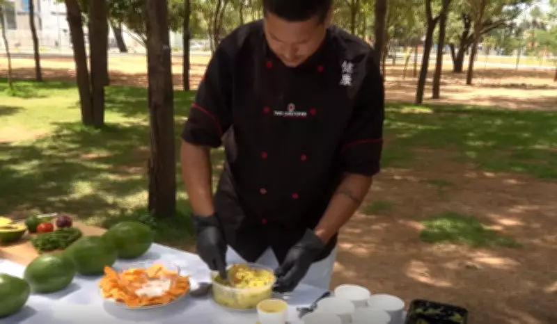 Chefe revela segredos para preparar um guacamole irresistível com abacate