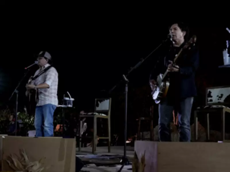 Chitãozinho e Xororó gravam DVD 'Meninos de Roça' com retorno às origens sertanejas