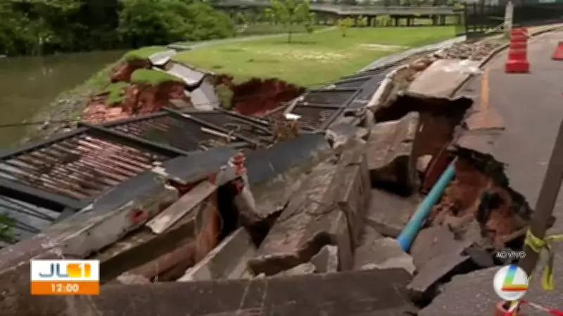 Chuva intensa derruba ponte no Parque Maguari e interrompe acesso em Ananindeua