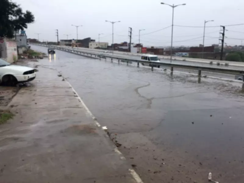 Chuvas fortes alagam ruas em Caruaru e outras cidades do interior de Pernambuco