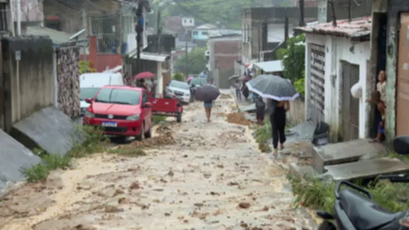 Chuvas intensas causam deslizamentos e alagamentos no Grande Recife e Zona da Mata de Pernambuco