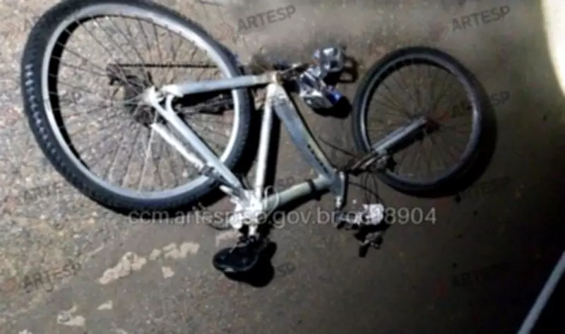 Ciclista morre em acidente na SP-340 em Mococa após motorista invadir acostamento e fugir