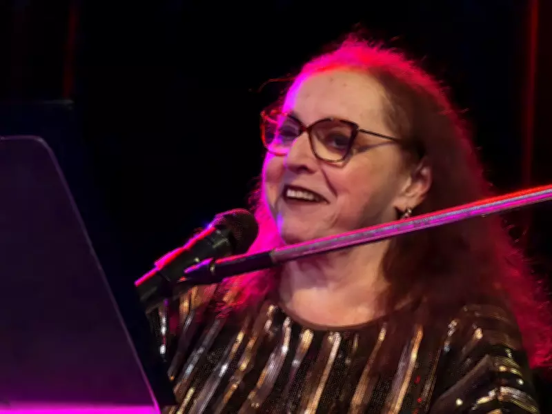 Cida Moreira brilha no Rio com tributo a Angela Ro Ro no Teatro Rival Petrobras