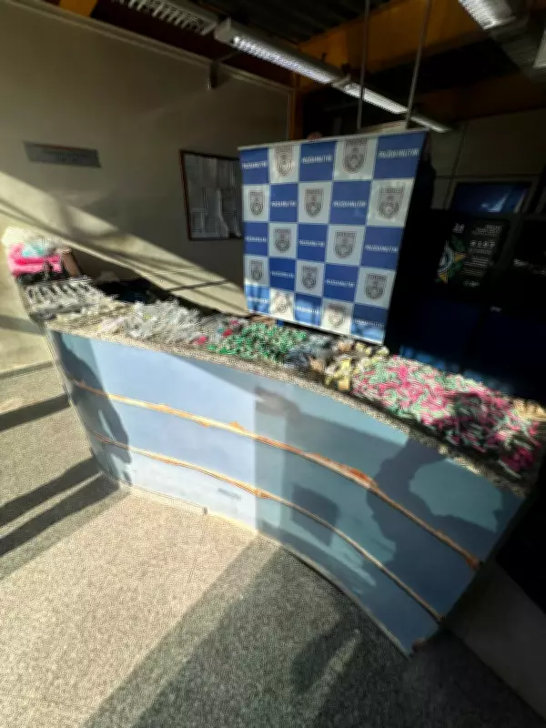 Cinco suspeitos são presos com drogas em dois bairros de Barra Mansa