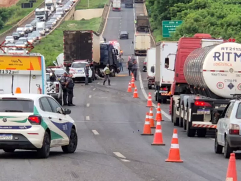 Câmera flagra carreta desgovernada atingindo van e equipes de resgate em Piracicaba