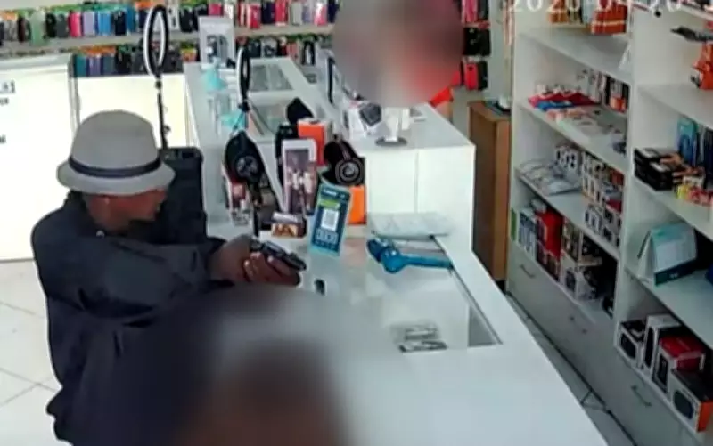 Câmeras filmam assalto violento em loja de celulares no centro de Campanha, MG