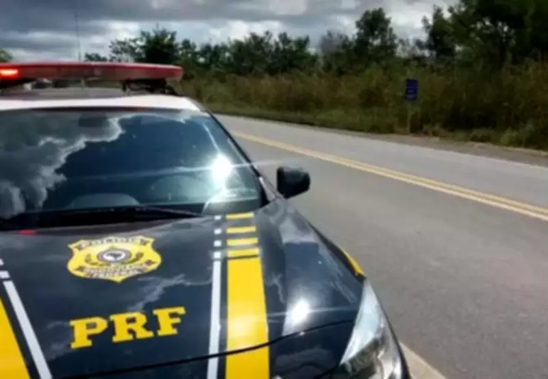 Colisão frontal na BR-116 em Divino deixa um morto e três feridos durante chuva