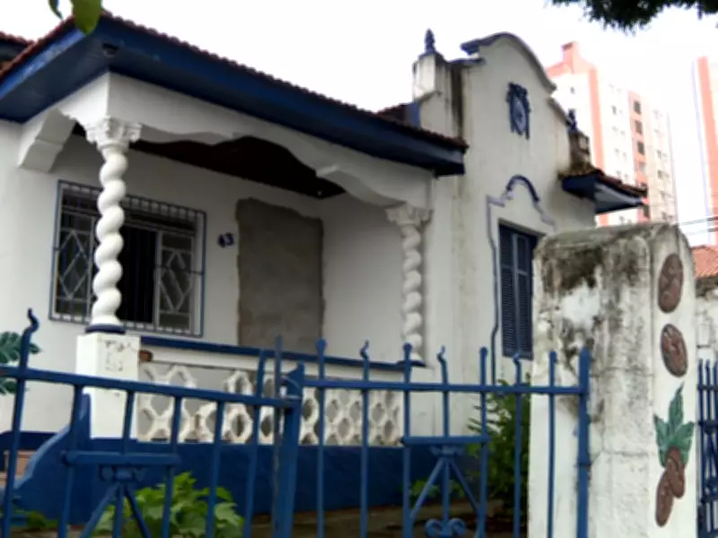 Comerciante de Campinas aguarda solução após um ano de vazamento de adutora na Avenida da Saudade